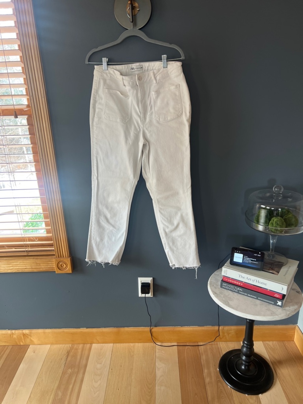 Zara White Frayed Hem Straight-Leg Jeans